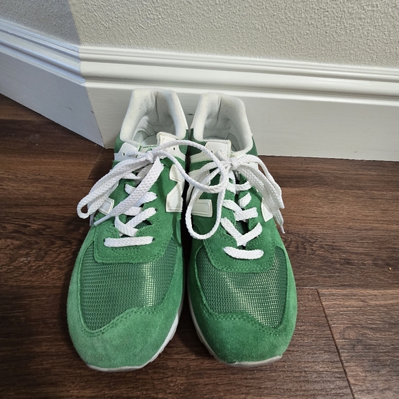 MENS 8.5 New Balance sneakers - Picture 2 of 8